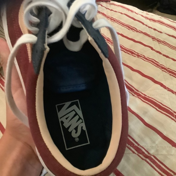 Vans - Picture 2 of 5